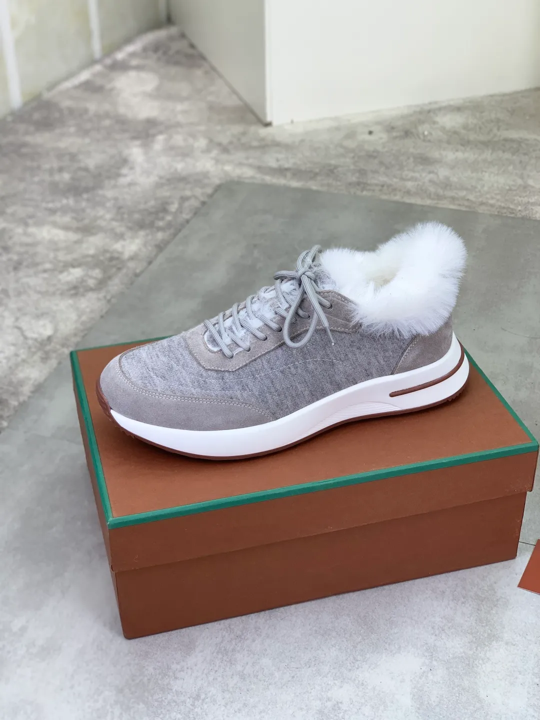 Men's Men's Shoes 💰P460 New Style 💰Mauri The latest casual shoes Loro Piana 💯Top grade💯Buy the original copy💯 Founded the existing Loro Piana company on April 24, 1924. It is now the sixth generation of family business, providing top quality products to customers who are discerning about taste and quality. Imported original fly woven fabric with cowhide fabric, plain calfskin lining. Hand-sewn thread with cowhide feet. Original packaging. High-end outsole. Size: 38-44 (customized for 45 and 46). 5️⃣ colors available.